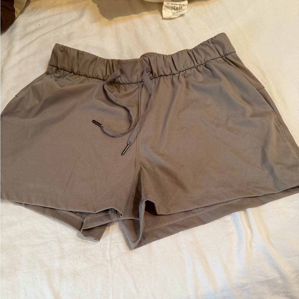 Lululemon  Women's Athletic Shorts in Gray - 10